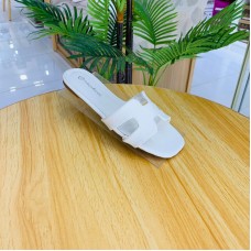 ps 358 white color flats shoes